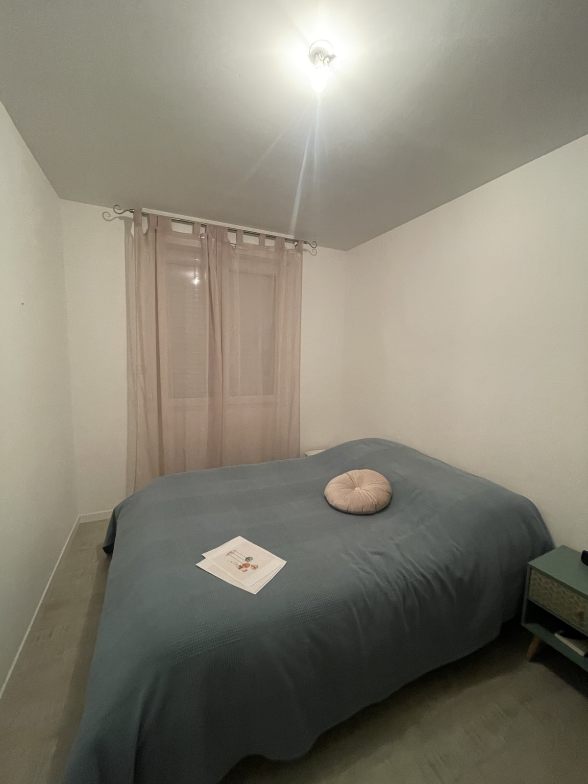 Avant — chambre blanche